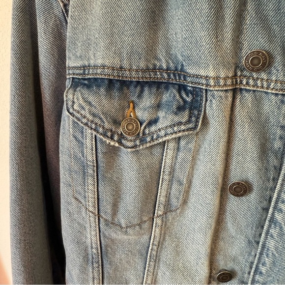 Old Navy Sherpa Lined Denim Jacket - Picture 8 of 9